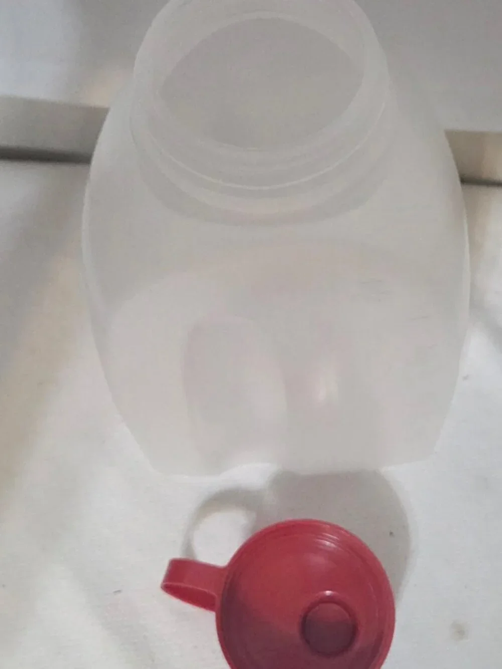Rubbermaid MixerMate 2QT / 1.9L Pitcher w/ Red Lid Made in the USA BPA Free